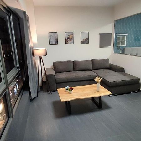Ermou Downtown Suites By Athens Urban Retreat Bagian luar foto