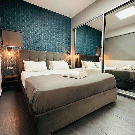 Ermou Downtown Suites By Athens Urban Retreat Bagian luar foto