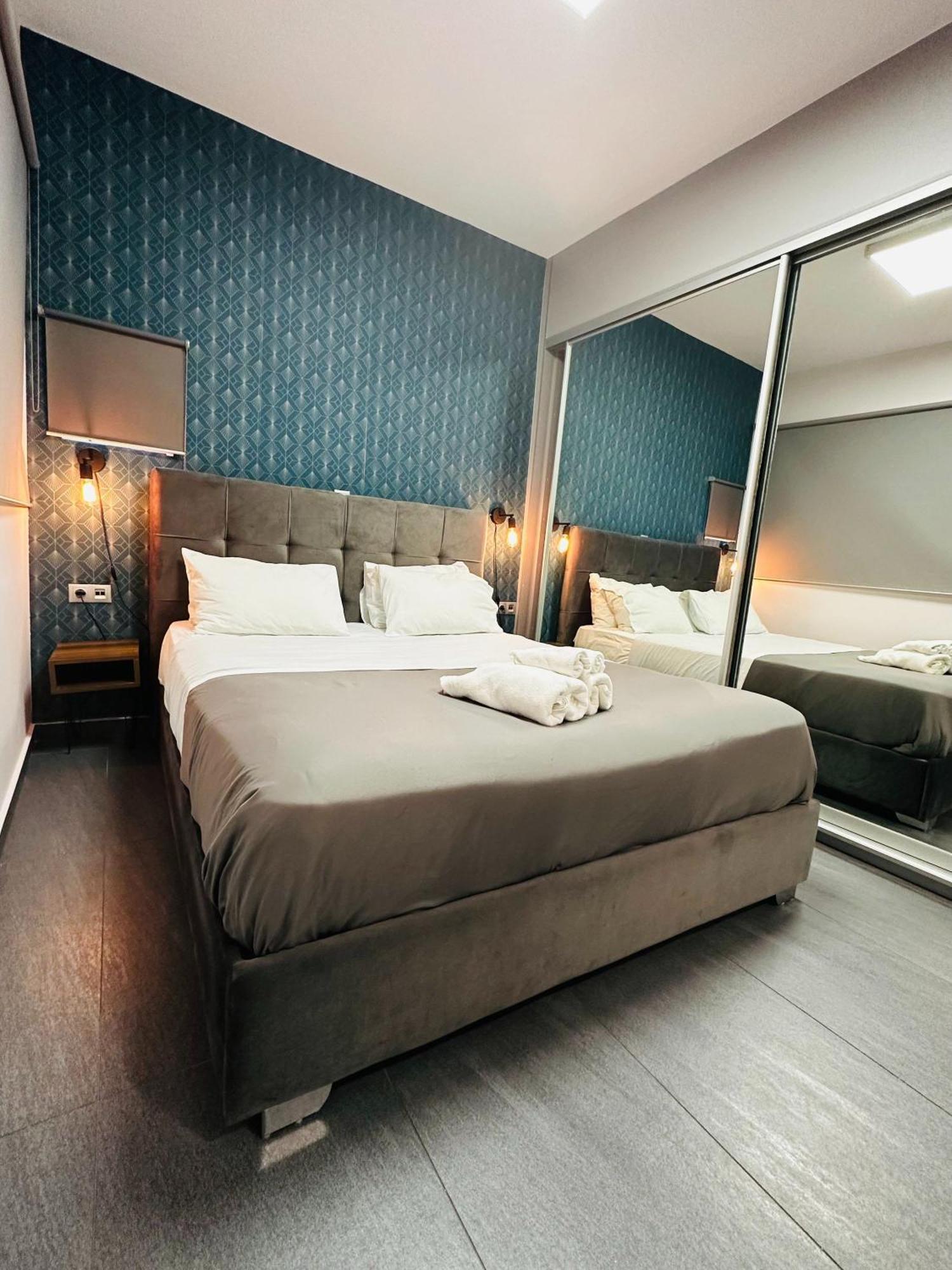 Ermou Downtown Suites By Athens Urban Retreat Bagian luar foto